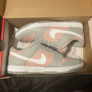 Nike low dunks soft grey pink